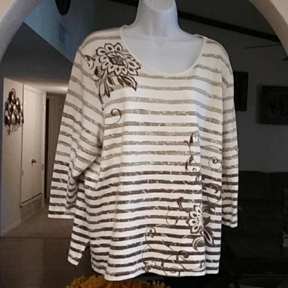 alfred Dunner. Round neck 3/4 set in sleeves 2X.